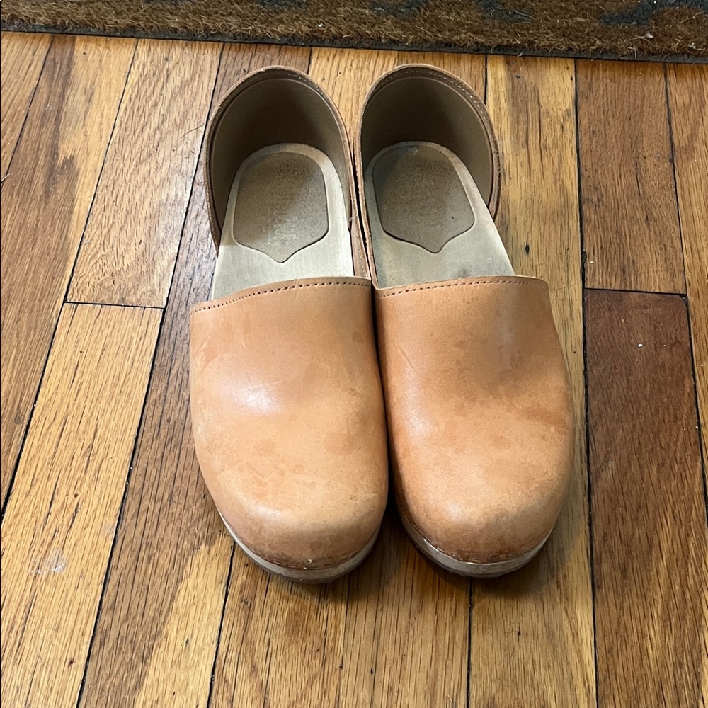 Tan Sandgren Clogs 40